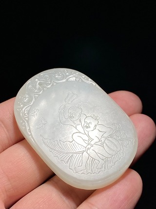 和田玉籽料|清乾隆 和田玉籽料 白玉 童子嬉戏诗文牌 子冈牌