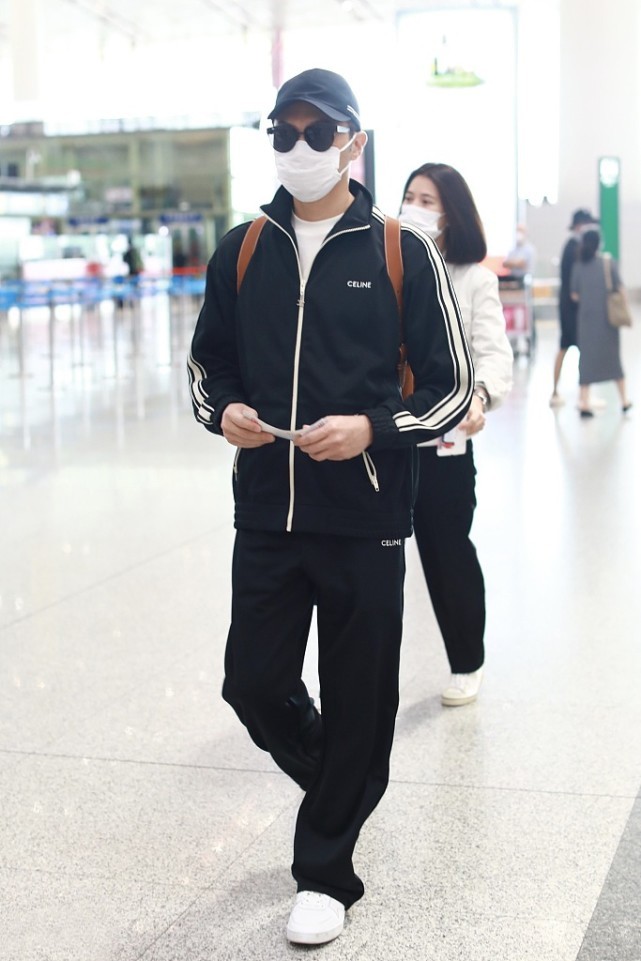 张智霖|男人想年轻，不要乱穿衣！看张智霖的造型，50岁穿出20多岁的状态