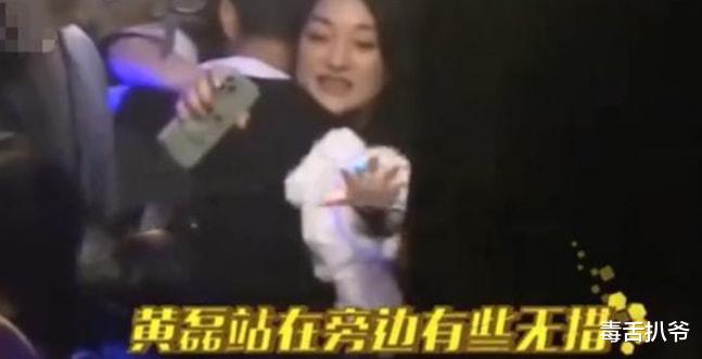 何炅|何炅近况曝光，与好友聚会途中抱着周迅痛哭，疑压力太大惹人心疼