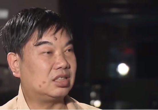 医生 14岁男孩重达300多斤，一晚要吃掉一箱泡面，为吃东西大闹医院