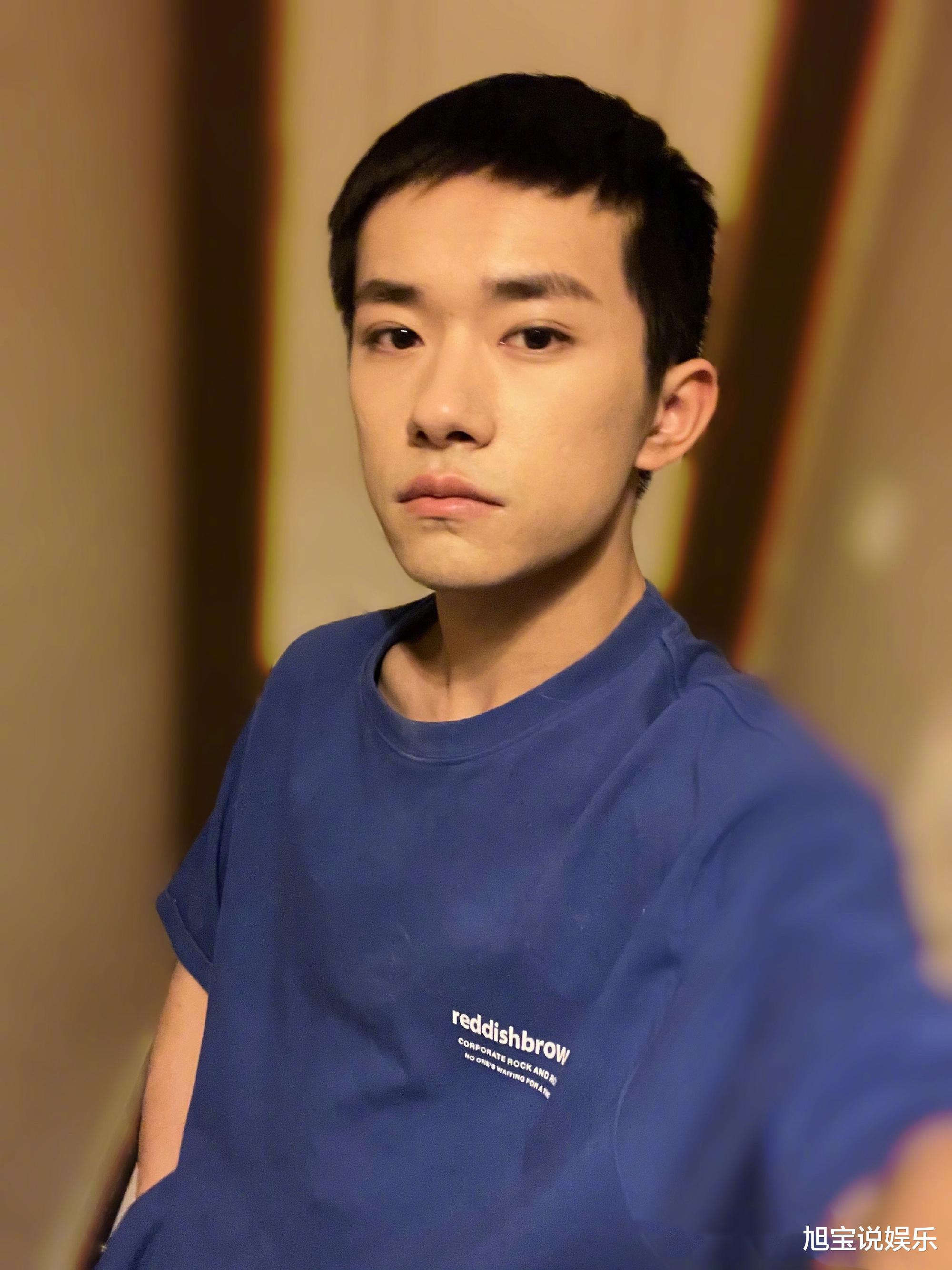 易烊千玺|是谁打开了易烊千玺的快乐开关？一见面就笑得停不下来