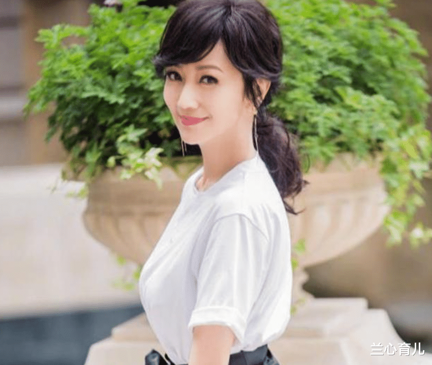 李连杰|赵雅芝3个儿子同妈不同爹，站一起差距太大，网友：基因骗不了人