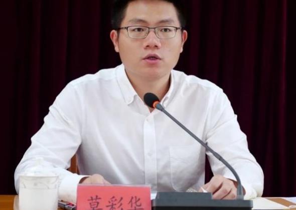 莫彩华|“90后县长”走红网络：年纪轻轻履历丰富，却遭来一丝嘲讽