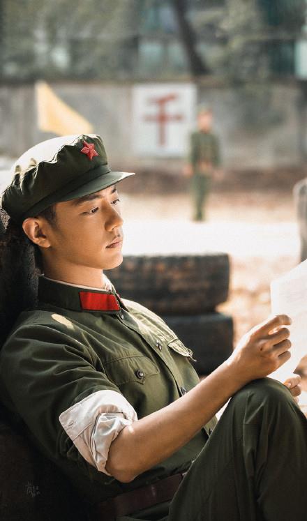 肖战|肖战喜迎新开端！他踏破荆棘成功走向新起点，为圈层增添光彩