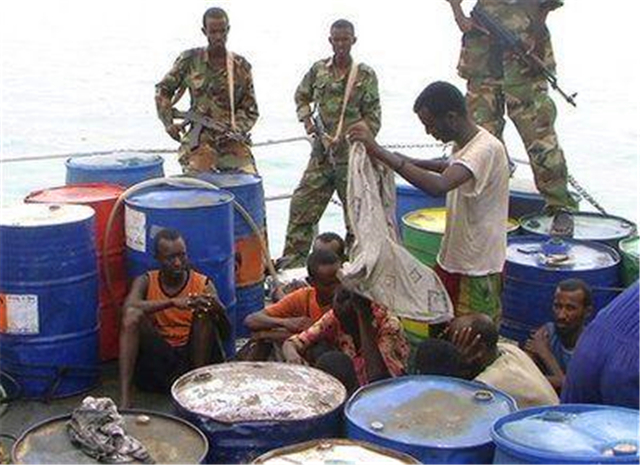索馬裡：無差別打劫中國船隻，索馬裡海盜怎樣從猖獗到消失？-圖6
