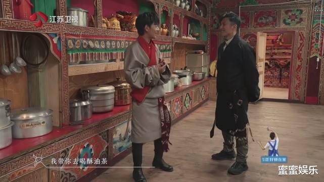 松茸|丁真的家大弟弟出镜，8岁进山挖松茸，谢霆锋：一年收入全靠它？