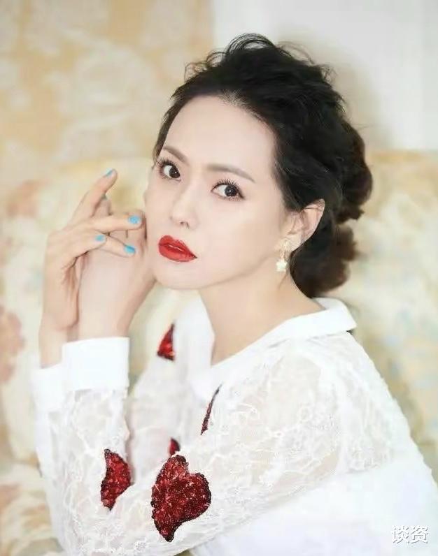 伊能静|53岁伊能静晒女儿近况，小米粒开心唱歌，正脸曝光像爸爸