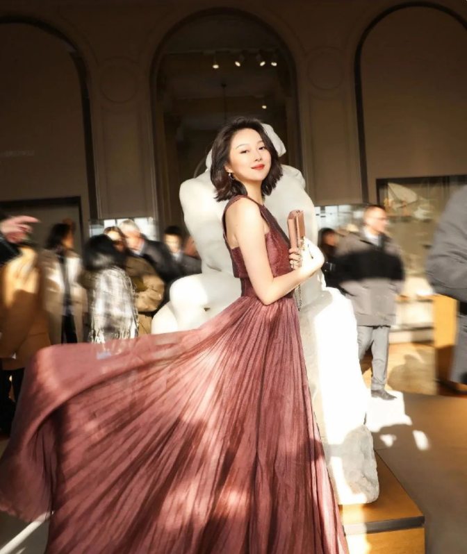 邓文迪|“心机名媛”晚晚，从大脸网红到京圈贵妇，手段堪比邓文迪