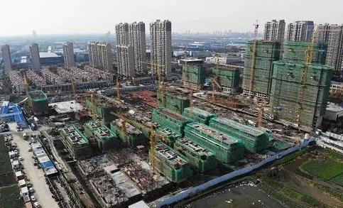房价|年轻一代已经无路可退，县城房价达3万，遭到央媒痛斥