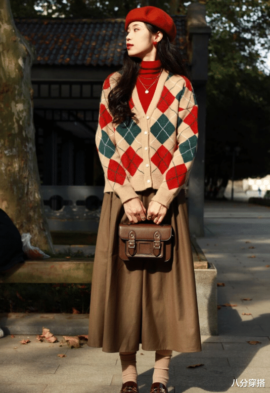 八分穿搭 “针织衫+半身裙”才是秋冬标配，穿上保暖还优雅，时髦百搭