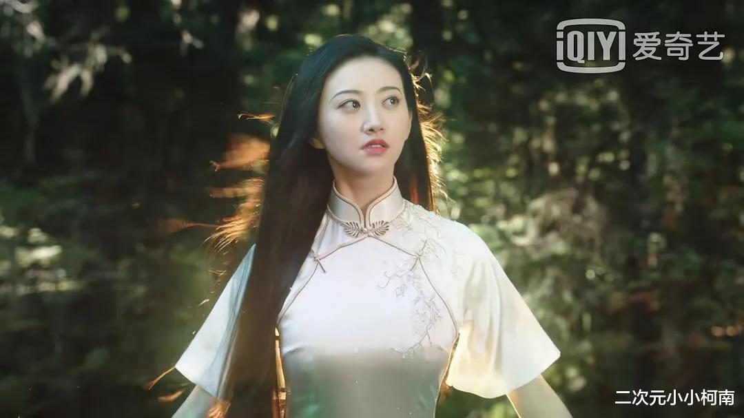 许晴|众女星同穿旗袍秀身材：景甜显丰腴，倪妮秀腰身，都难敌许晴一个弯腰！