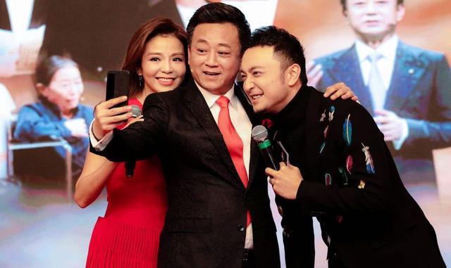 朱军|朱军风波后重返央视舞台，现场录制画面曝光，面露老态难遮掩