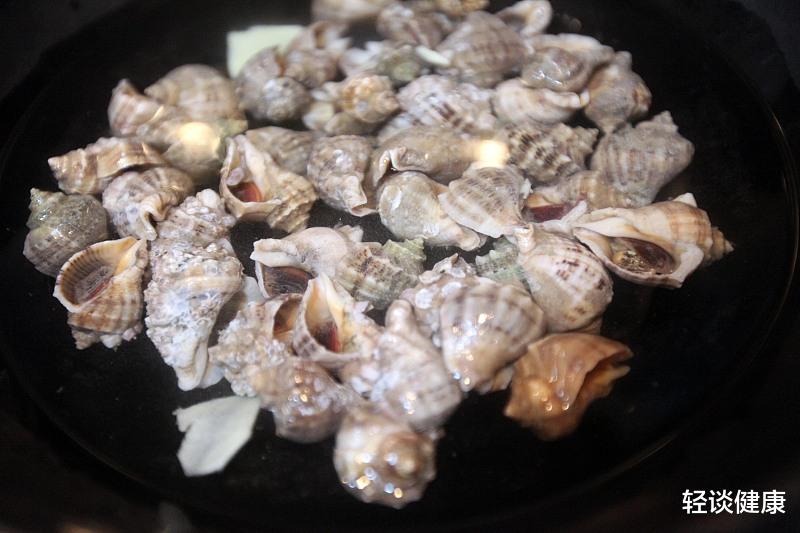 轻谈健康|不想40岁后被骨疏松“困住”，医生提醒：3种食物，劝你少去碰