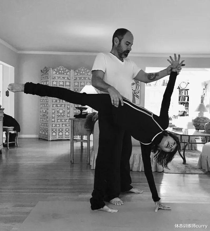 体态训练师curry|98岁活成18岁少女模样，这个女人让全世界惊艳、折服！