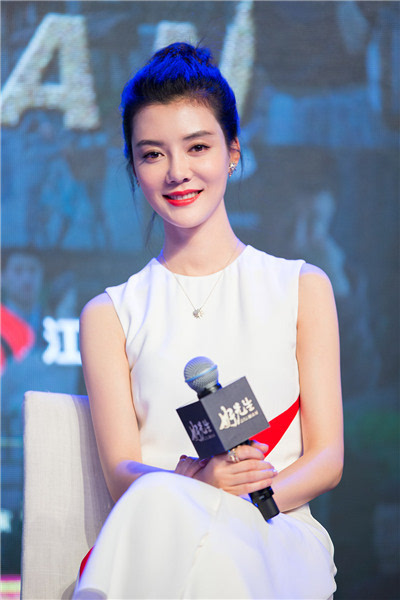 潮帮先生|当车晓留着一头长发，终于明白脸偏长的女人，为什么还是短发好看