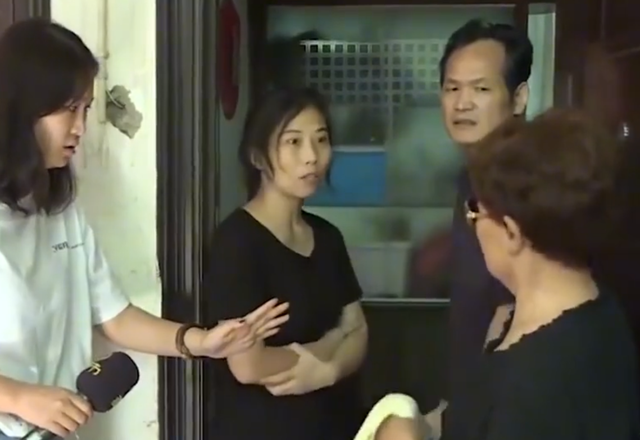 蓦然一牟 母亲偏心，联合二女儿骗走小女儿的房产，如今被小女儿赶去养老院