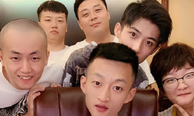 散打哥|网红“外星人”再次开播，怒斥天道的媳妇米菲，散打哥评论附和