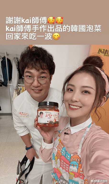 穿衣搭配 童年“女神”卓文萱咋不老呢，穿着少女的服装，看不出来30多岁