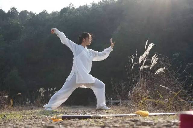 朱医生讲健康 老年人常感到眩晕，这是怎么回事？医生直言：做到这5点自我保护