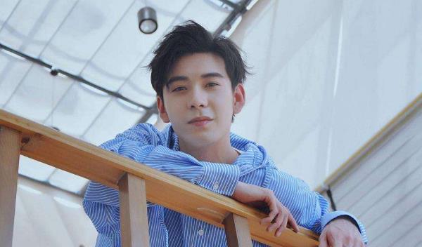 陈星旭|“隐藏童星”陈星旭：牵手胡冰卿，暧昧张婧怡，一部剧一个女朋友