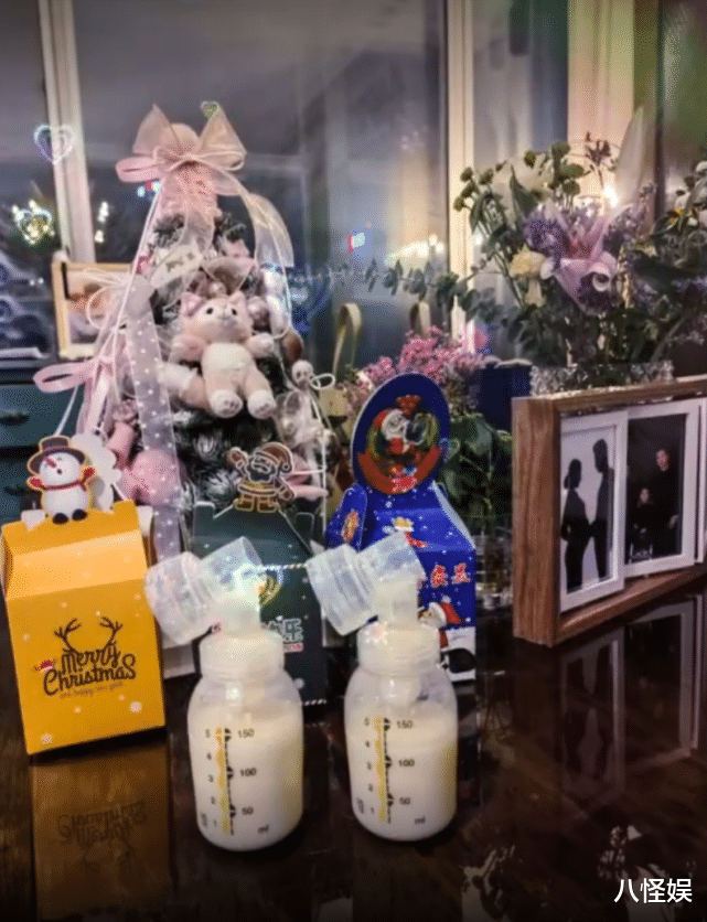 李小萌|李小萌王雷为二胎儿子庆满月，4岁哥哥抱着弟弟，一家四口好温馨