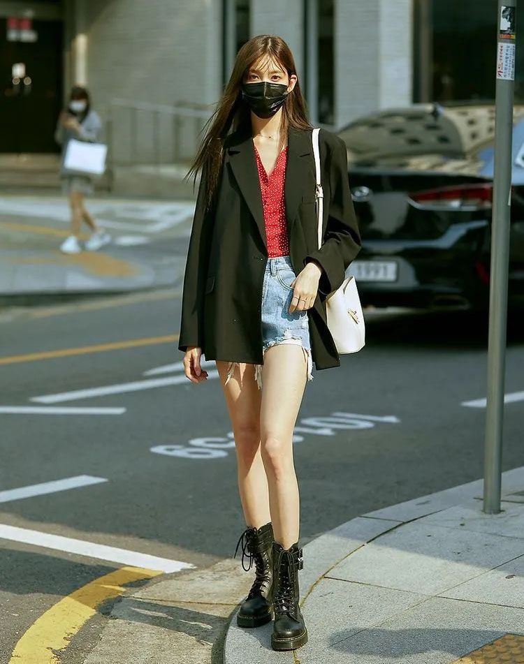 宝贝你别闹 今年秋天的西装外套火了，不仅简单又好穿搭，利落干练还显气质