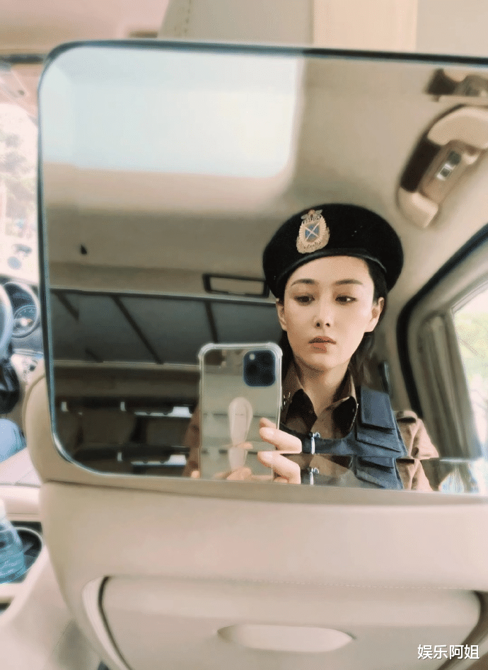 张馨予|张馨予晒战损妆庆杀青！穿防暴背心英姿飒爽，网友：军嫂气息浓
