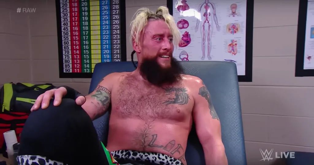 wwe|前WWE选手比赛中被摔至昏迷不醒，目前已被送往医院治疗。