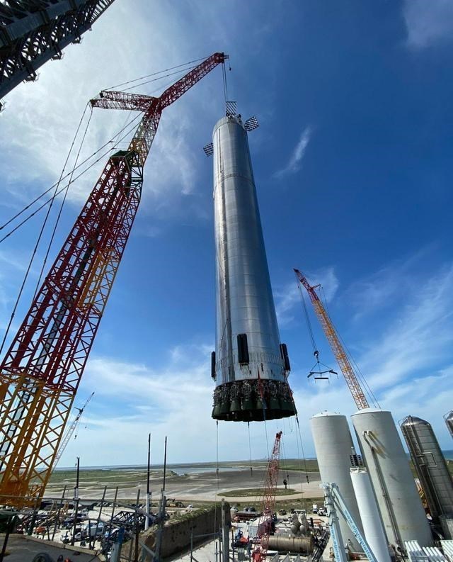 SpaceX 超重猎鹰火箭这种速度，波音的SLS火箭还有必要继续造吗？