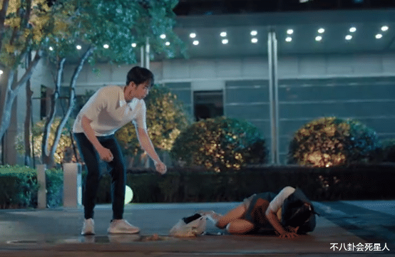 沈月|沈月新剧尬出新高度,五五分身材短腿瞩目,剧情降智男主被亲晕