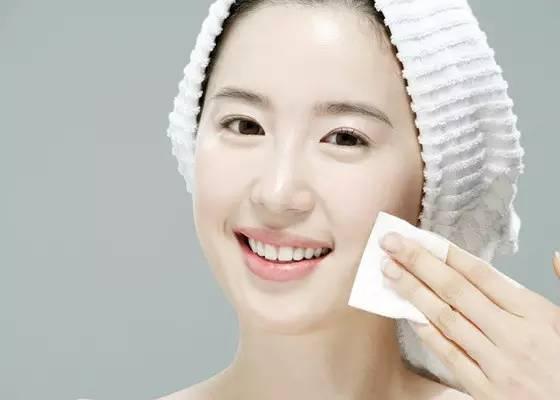 杨红聊时尚|什么洗面奶适合干性肌肤 国产保湿洗面奶推荐