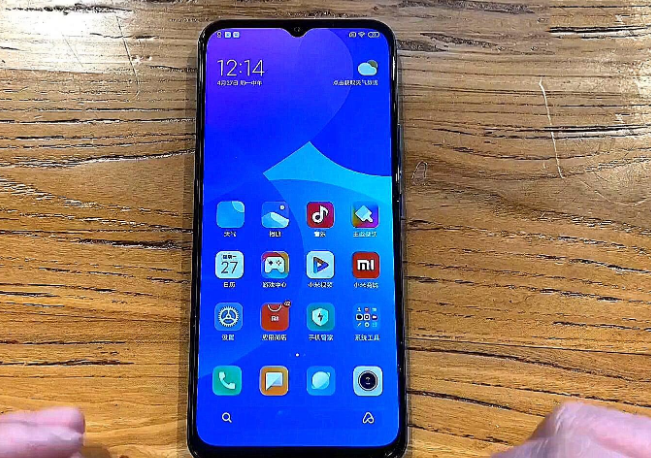 红米手机|上个月买了一个红米k30s至尊,就用来打王者,老婆觉得屏幕素质不错