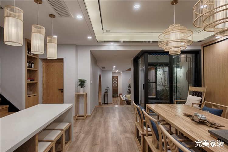 用中式色彩做填充，用现代的元素做点缀，打造层次丰富的别墅空间