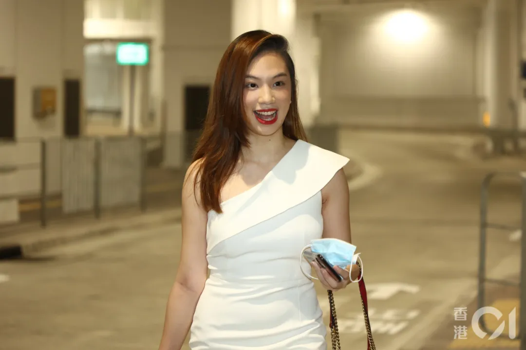 王宝强|2021港姐第二轮面试入围佳丽！19岁“佛祖港姐”率先爆红，网友称佛法无边