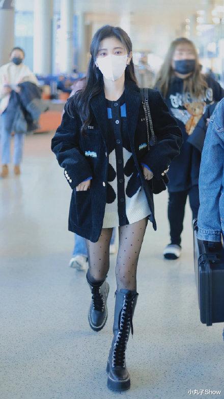 鞠婧祎|比想象的还要矮！鞠婧祎穿性感黑丝高调走机场，身材娇小似路人甲