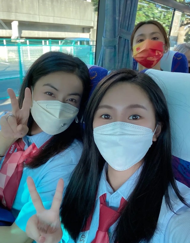 郭晶晶|TOP级别裁判团！郭晶晶穿POLO衫嫩得像学生，三代跳水女神大同框