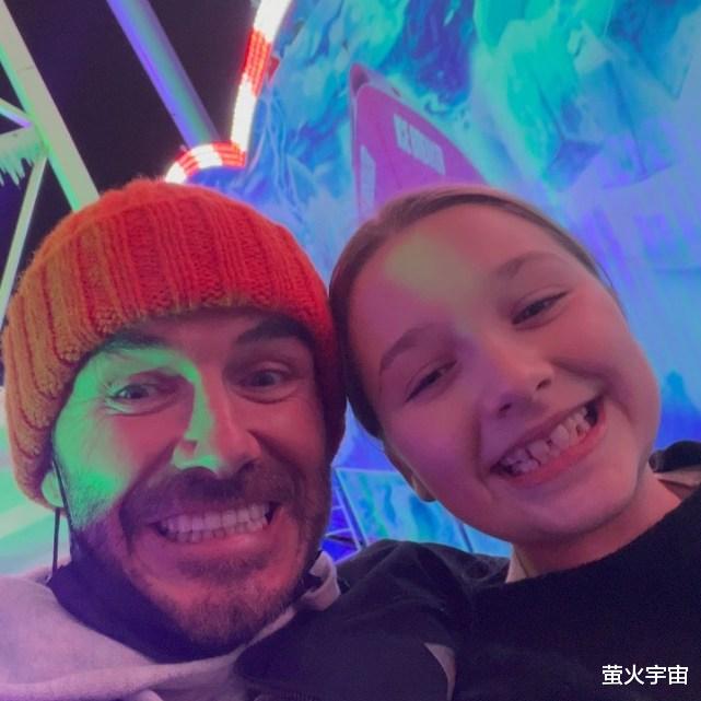 哈珀·贝克汉姆|贝克汉姆带三个娃去游乐场，小七吓得紧闭双目，爸爸却是乐哈哈