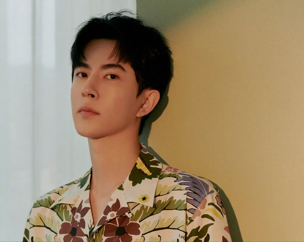 新疆维吾尔自治区|H&M事件多位明星下场发声:薇娅圈好感,王一博沉默,龚俊最刚