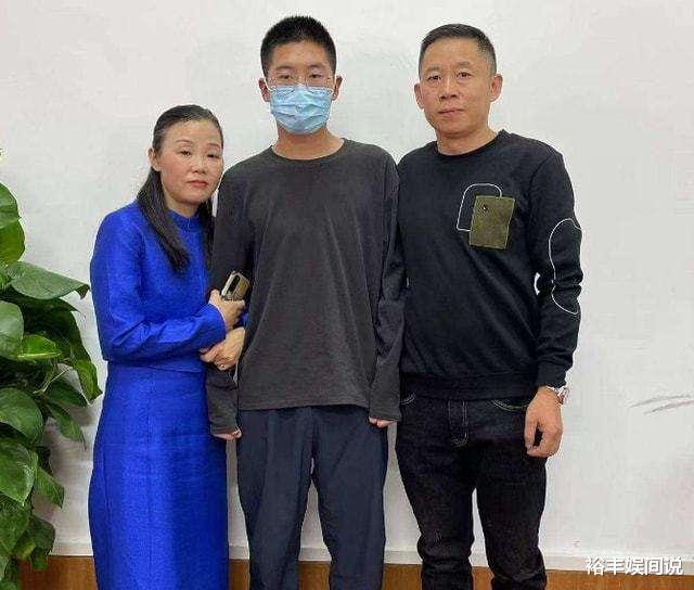 深圳市|孙海洋一家回归普通生活，早起卖包子，网友：卖货，孙卓我们来养