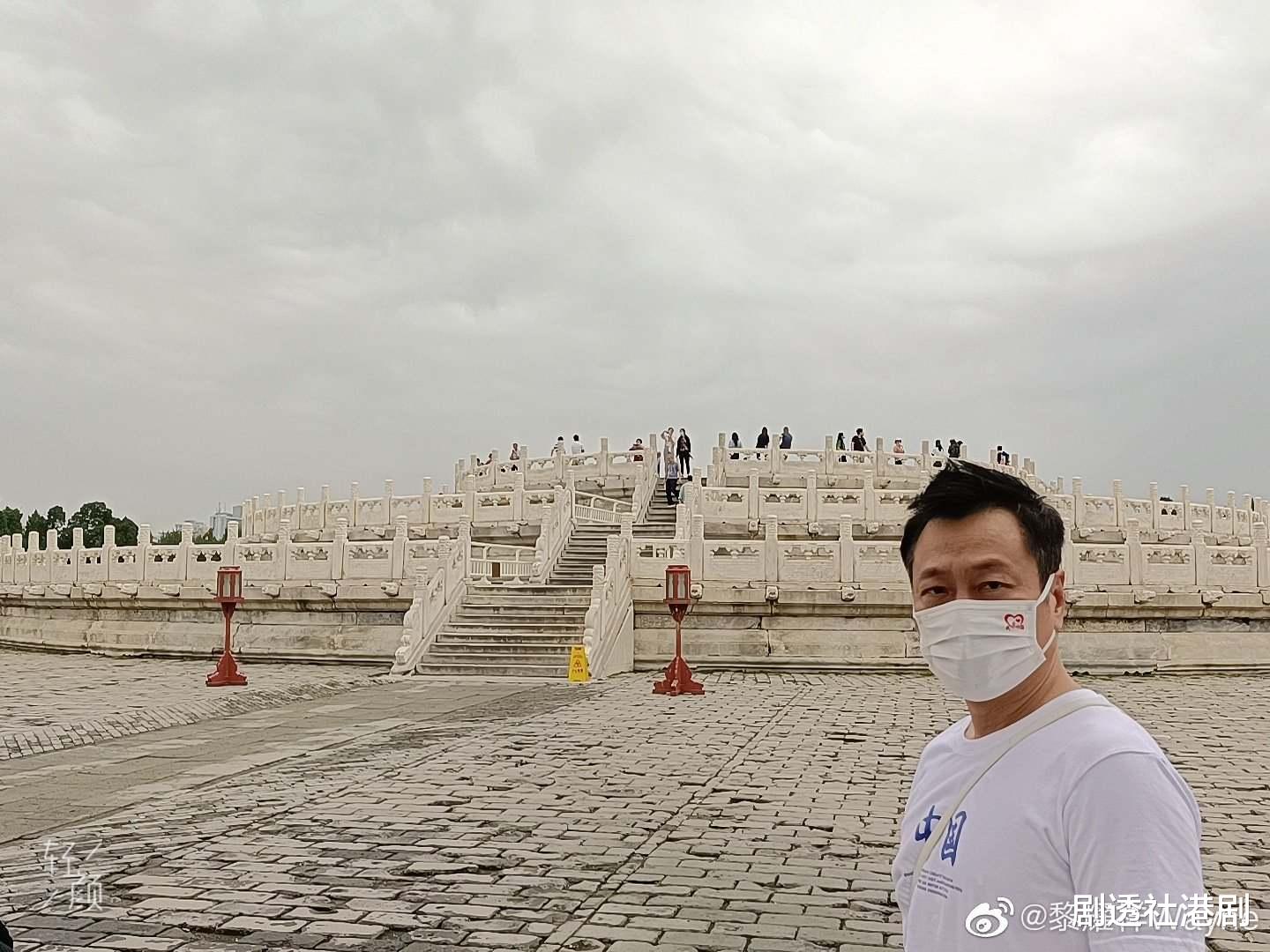 黎耀祥|黎耀祥与邓萃雯直播，提及《巾帼枭雄4》，女方称会尽力空出档期