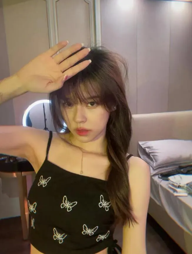 女主播|网红女主播称不想生子，等老了去领养18岁男孩引热议~