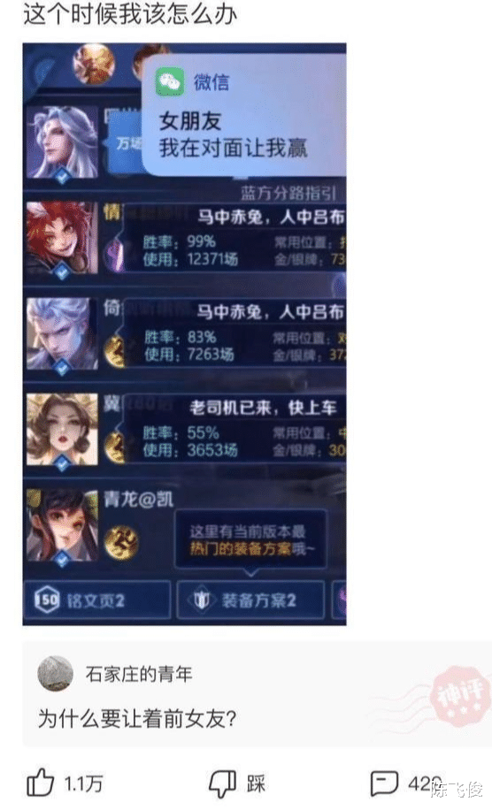 “眼镜王蛇蜕皮后严重脱水,小伙看到后主动喂水!”