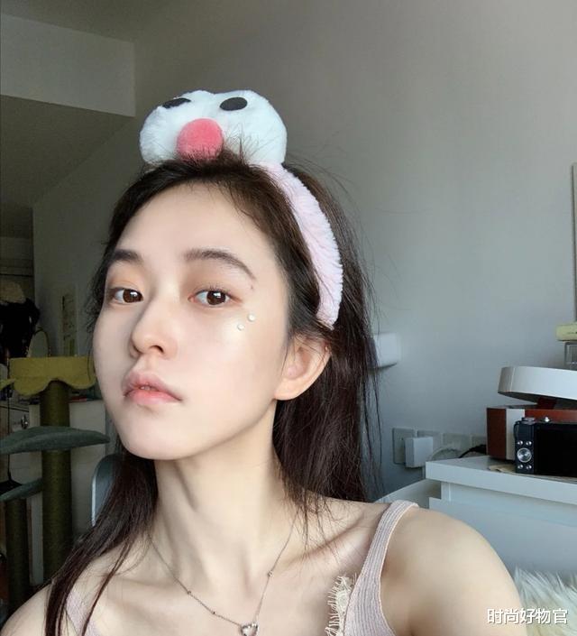 时尚好物官 女生“皮肤”暗沉粗糙？教你有效护肤方法，简单3步，养出冷白皮