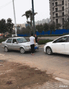 时尚炫点 “领导让我去量尺寸,我这样发给她,她让我明天不用来上班了...”