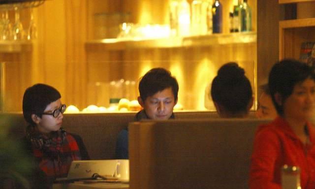 何炅|何炅的故事不简单，纯粹的感情并不闪耀，时人不识凌云木是真谛