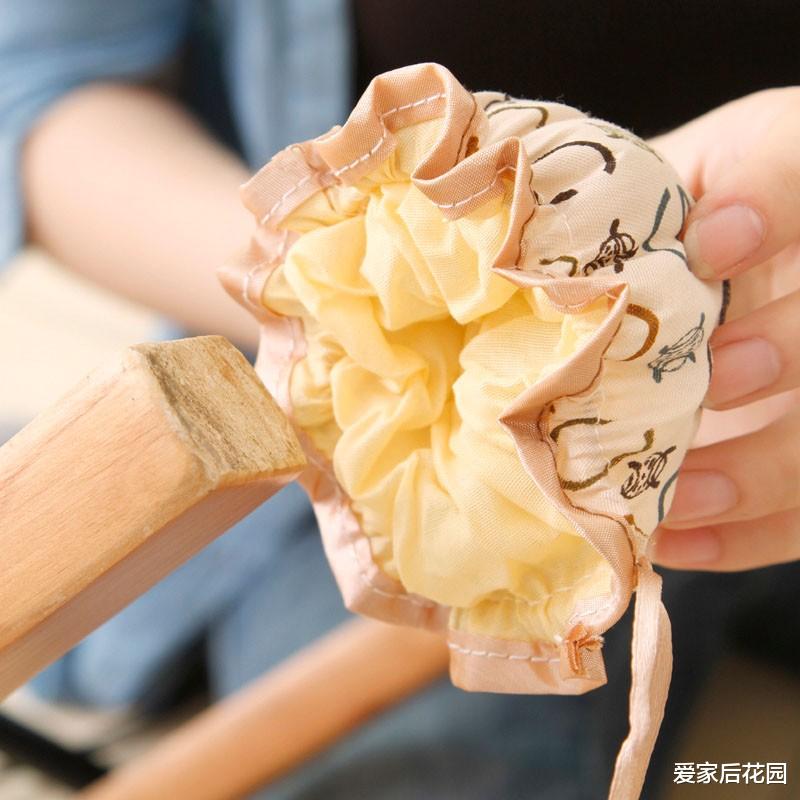 担心实木地板受损？学会5个小妙招，轻松保护好家里的实木地板