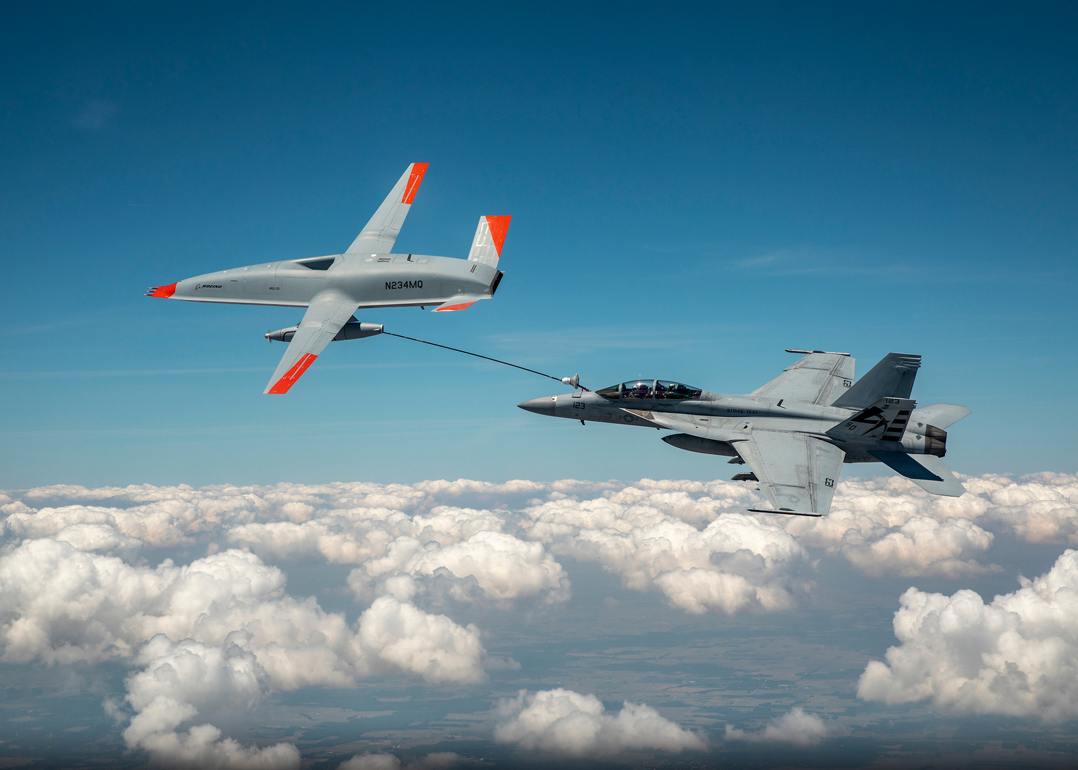 飞行员|历史一刻将上演！MQ-25将登航母，此前已成功为三型战机空中加油