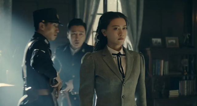 唐贤平|前行者：侯子川带着范雅萝见唐贤平，看到唐贤平回来范雅萝很开心