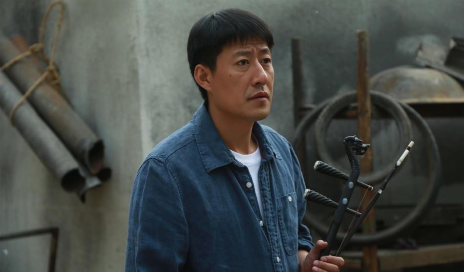 于震|演员于震直播卖货“翻车”，粉丝质疑酒有问题，退货还需承担运费