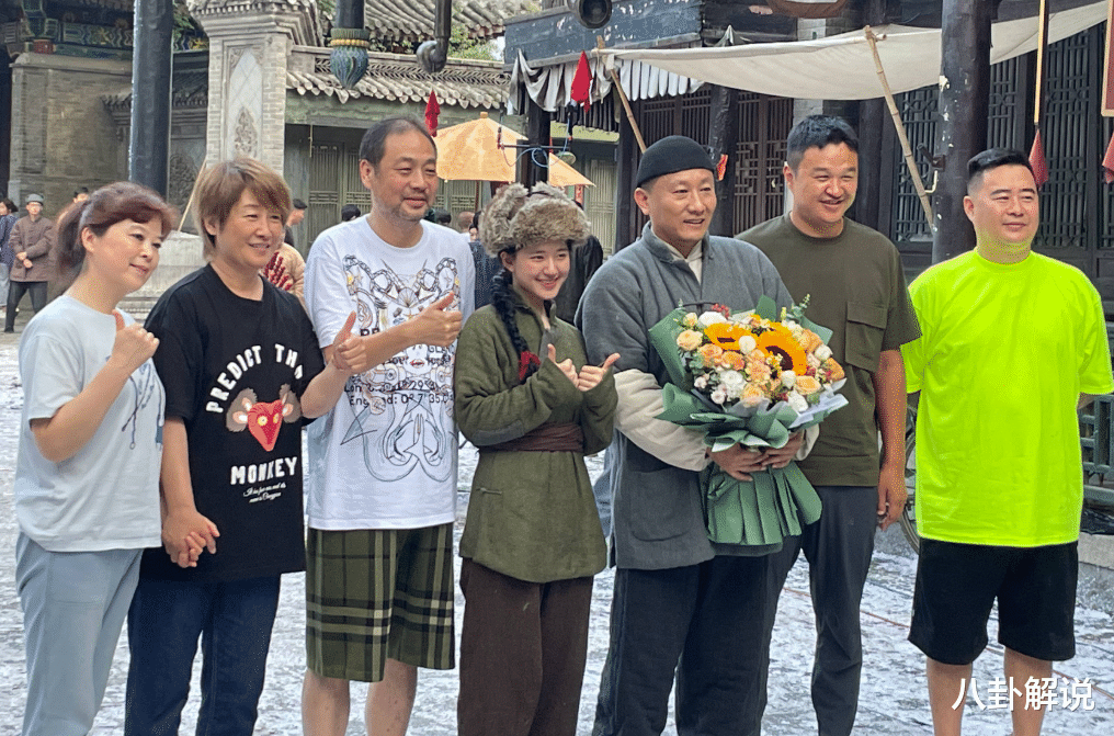 赵露思|赵露思《胡同》杀青照曝光，没了网红滤镜，这颜值没搞错吧